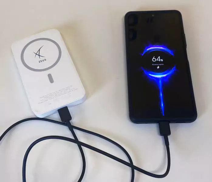 Zeus Power Bank MagSafe 10.000 mAh Ricarica Wireless Qualcomm Quick Charge 3.0 Compatibile con Iphone Samsung Xiaomi Huawei Zeus Power Bank MagSafe 10.000 mAh Ricarica Wireless Qualcomm Quick Charge 3.0 Compatibile con Iphone Samsung Xiaomi Huawei